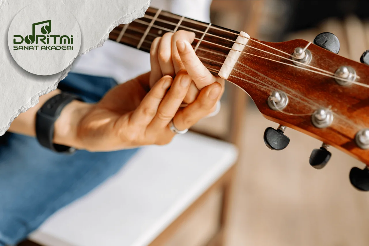 Akustik Gitar